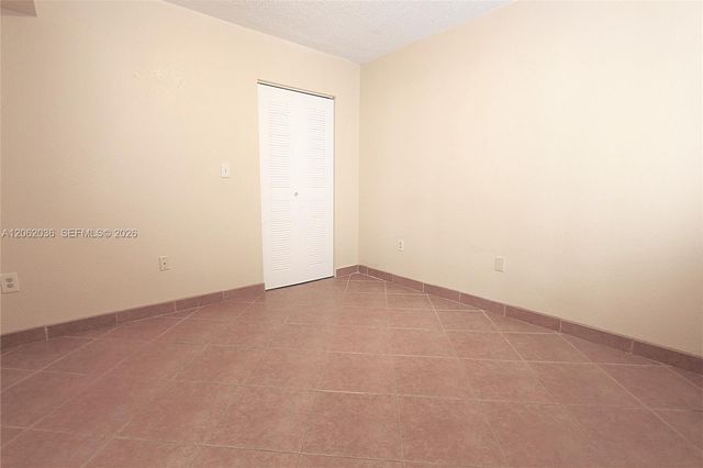 2890 N Oakland Forest Drive 206, Oakland Park, FL 33309