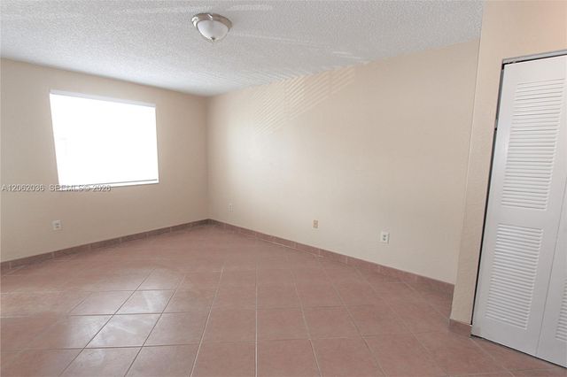 2890 N Oakland Forest Drive 206, Oakland Park, FL 33309