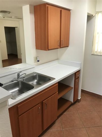 2890 N Oakland Forest Drive 206, Oakland Park, FL 33309