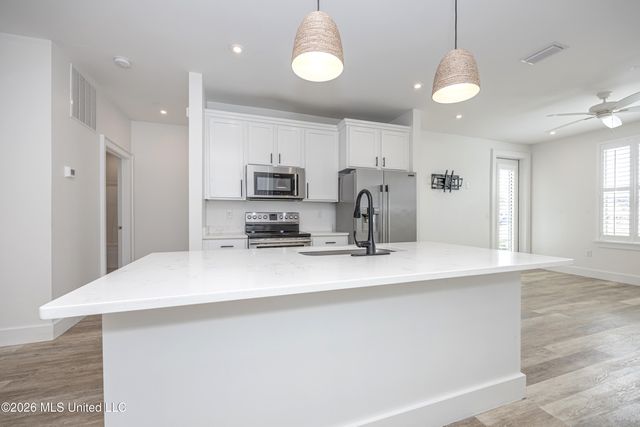 2501 Bienville Boulevard, 416, Ocean Springs, MS 39564