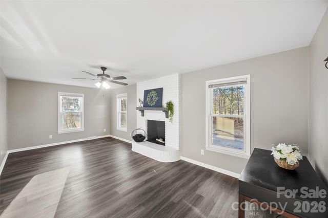 1045 Elizabeth Drive, Dallas, NC 28034