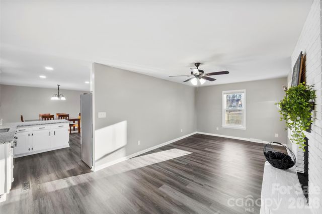 1045 Elizabeth Drive, Dallas, NC 28034