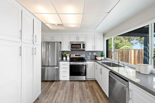 530 Barkentine Lane, Redwood City, CA 94065