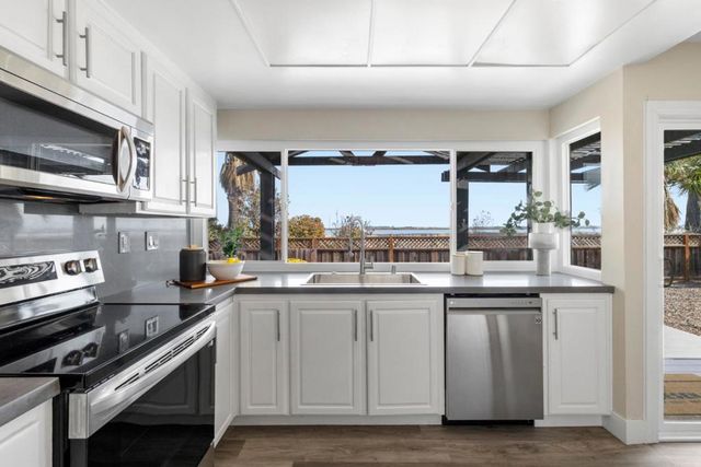 530 Barkentine Lane, Redwood City, CA 94065