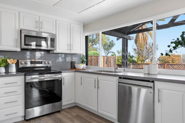 530 Barkentine Lane, Redwood City, CA 94065