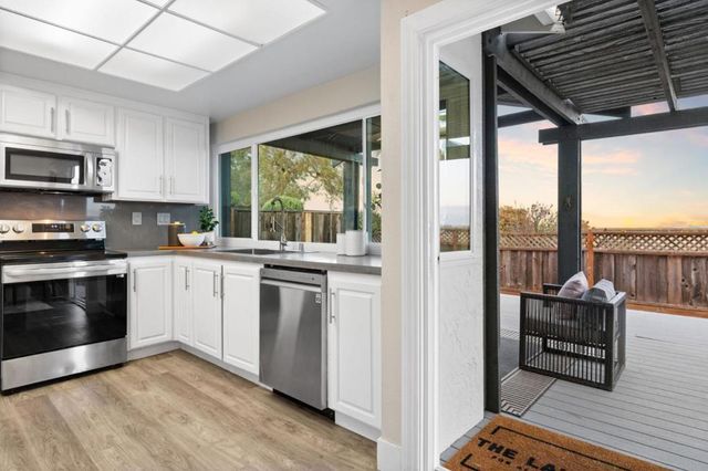 530 Barkentine Lane, Redwood City, CA 94065