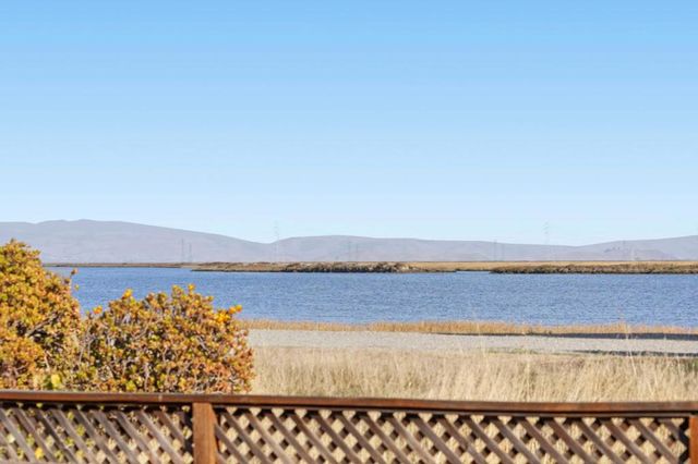 530 Barkentine Lane, Redwood City, CA 94065