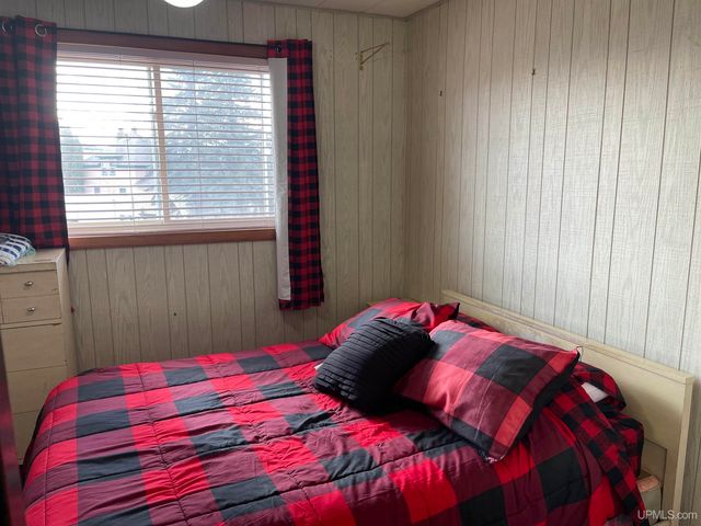 215 E Gogebic Street, Ironwood, MI 49938