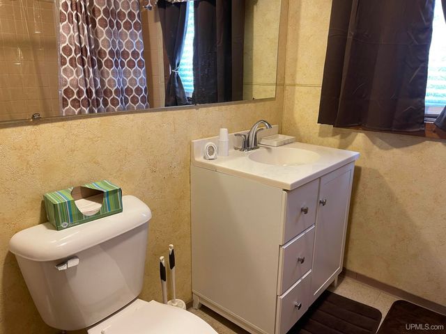 215 E Gogebic Street, Ironwood, MI 49938