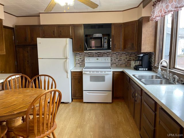 215 E Gogebic Street, Ironwood, MI 49938