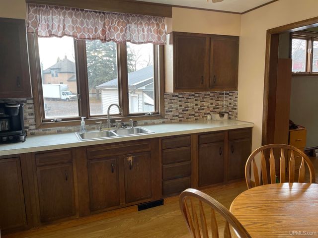 215 E Gogebic Street, Ironwood, MI 49938