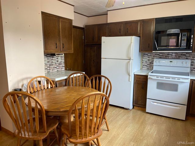 215 E Gogebic Street, Ironwood, MI 49938