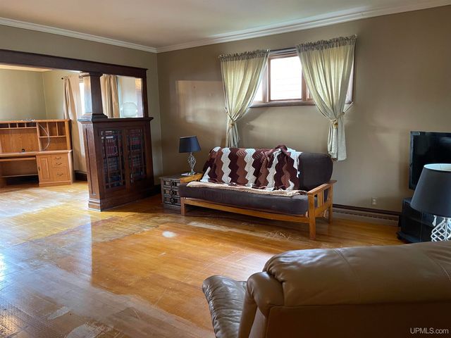 215 E Gogebic Street, Ironwood, MI 49938