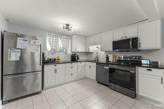 50001 Geddes Road, Canton, MI 48188