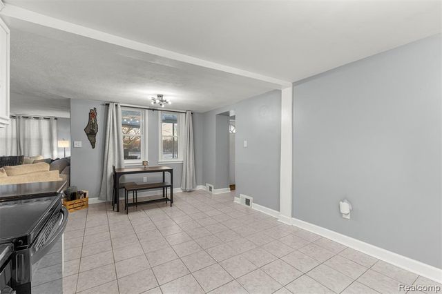 50001 Geddes Road, Canton, MI 48188