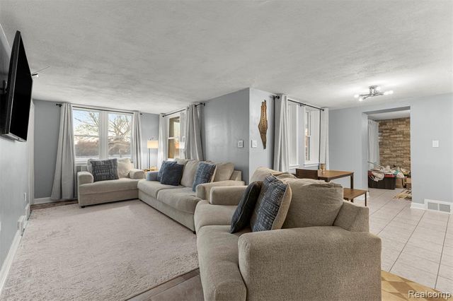 50001 Geddes Road, Canton, MI 48188