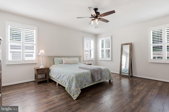 240 LONG MEADOW DR, Fredericksburg, VA 22406
