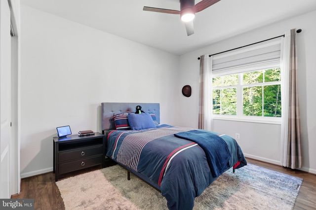240 LONG MEADOW DR, Fredericksburg, VA 22406