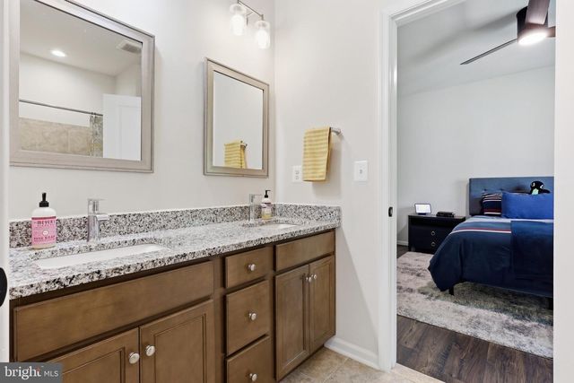 240 LONG MEADOW DR, Fredericksburg, VA 22406