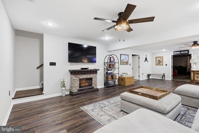 240 LONG MEADOW DR, Fredericksburg, VA 22406