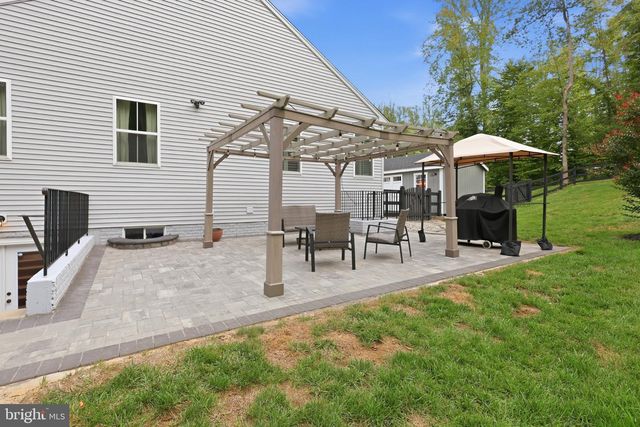 240 LONG MEADOW DR, Fredericksburg, VA 22406