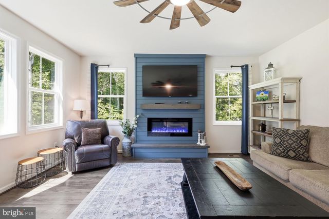 240 LONG MEADOW DR, Fredericksburg, VA 22406