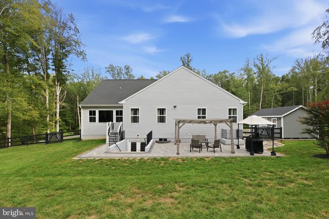 240 LONG MEADOW DR, Fredericksburg, VA 22406