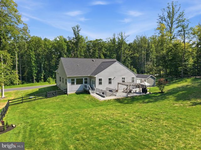 240 LONG MEADOW DR, Fredericksburg, VA 22406