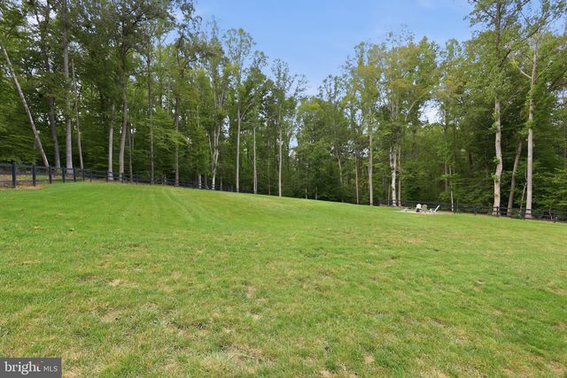 240 LONG MEADOW DR, Fredericksburg, VA 22406