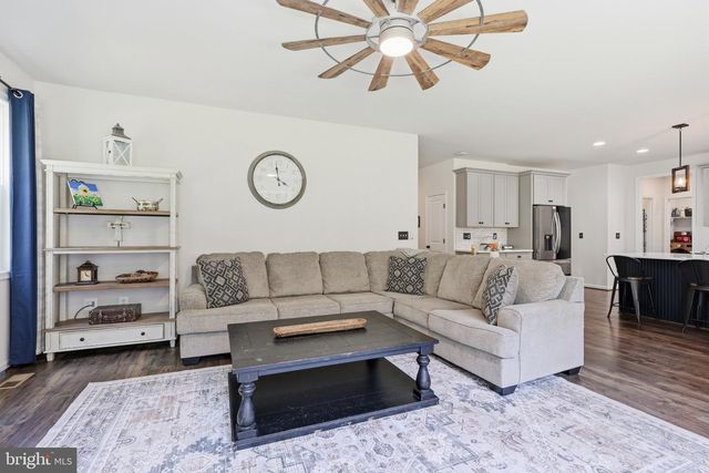 240 LONG MEADOW DR, Fredericksburg, VA 22406