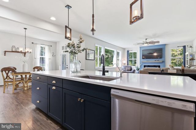 240 LONG MEADOW DR, Fredericksburg, VA 22406