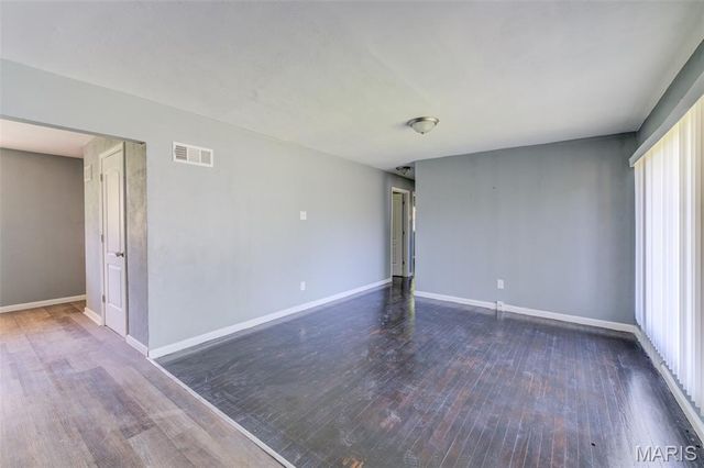 2116 Jannette Drive, St Louis, MO 63136