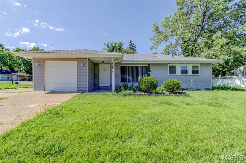 2116 Jannette Drive, St Louis, MO 63136