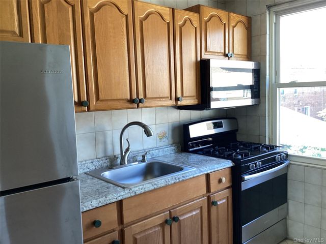 6124 169th Street, Fresh Meadows, NY 11365