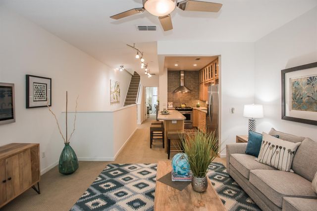 427 Harriet Ln, West Sacramento, CA 95605