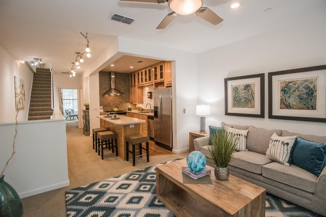 427 Harriet Ln, West Sacramento, CA 95605