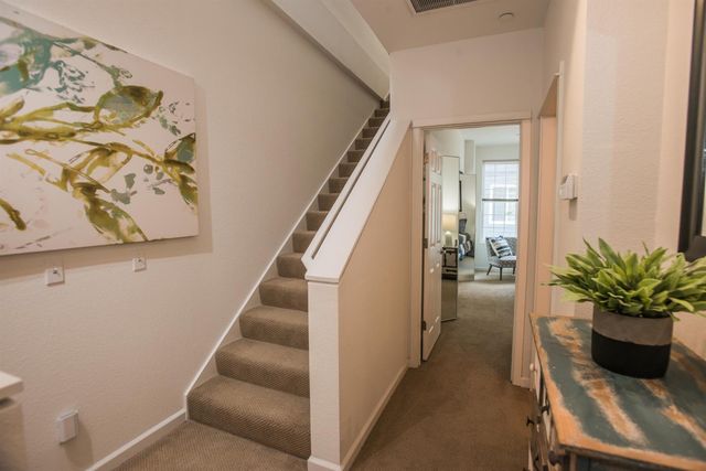 427 Harriet Ln, West Sacramento, CA 95605