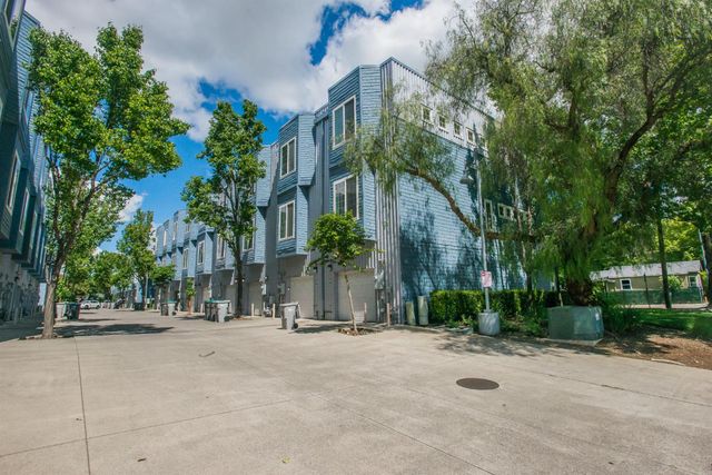 427 Harriet Ln, West Sacramento, CA 95605