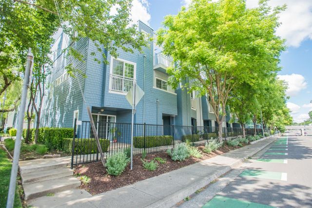 427 Harriet Ln, West Sacramento, CA 95605