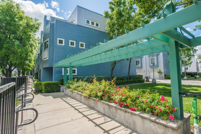 427 Harriet Ln, West Sacramento, CA 95605