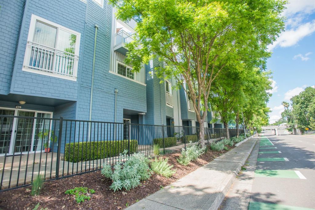 427 Harriet Ln, West Sacramento, CA 95605