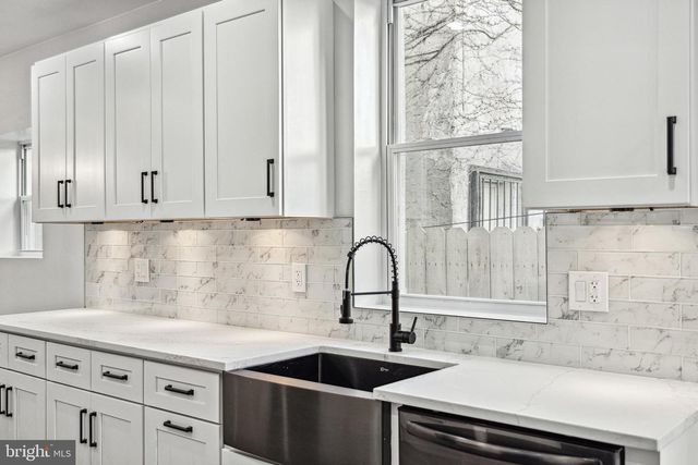 427 TASKER ST, Philadelphia, PA 19148