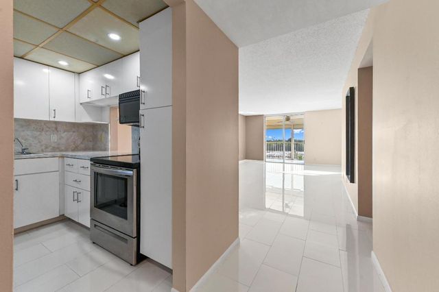 5700 NW 2nd Avenue 503, Boca Raton, FL 33487