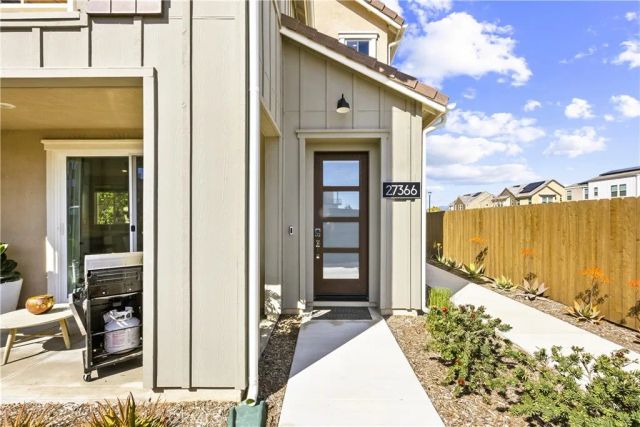 27366 Snow Creek Place, Valencia, CA 91381