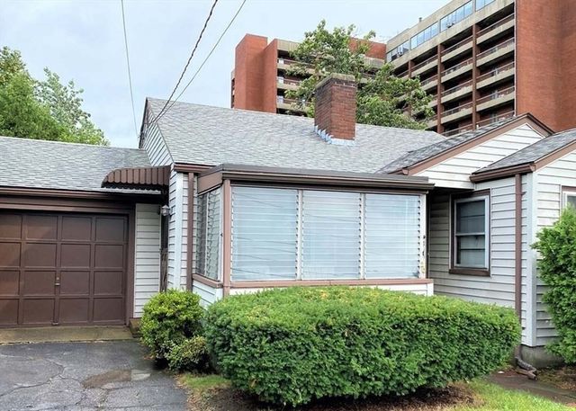 20 Chapman St, Quincy, MA 02170