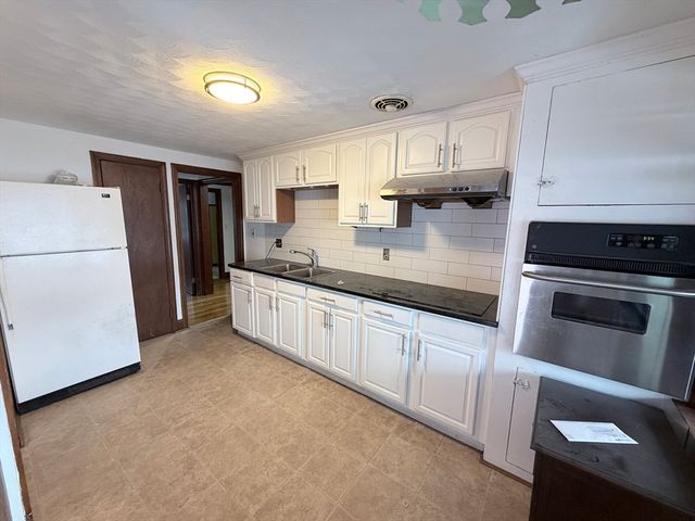 20 Chapman St, Quincy, MA 02170