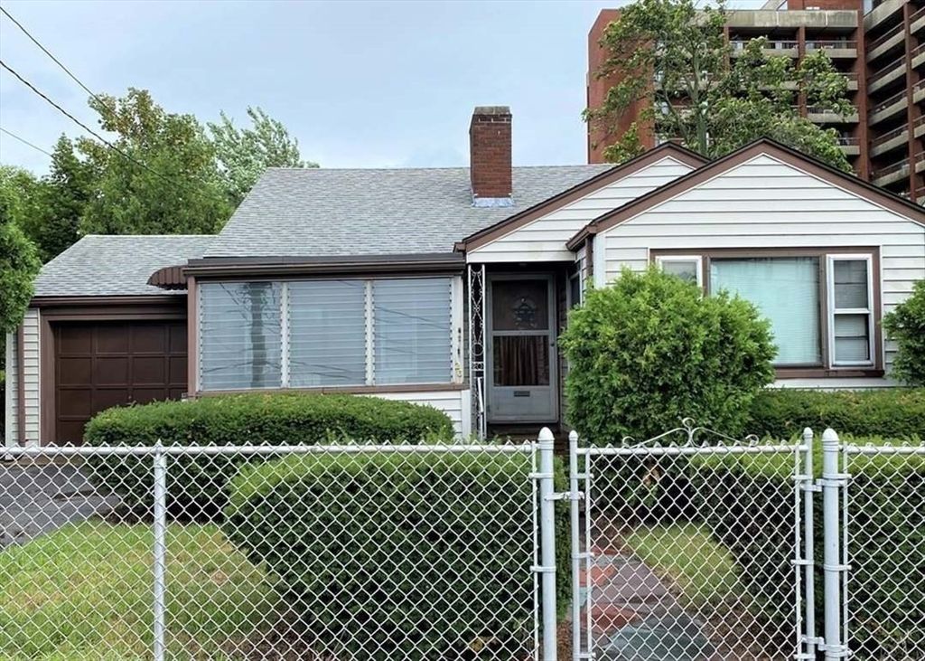 20 Chapman St, Quincy, MA 02170