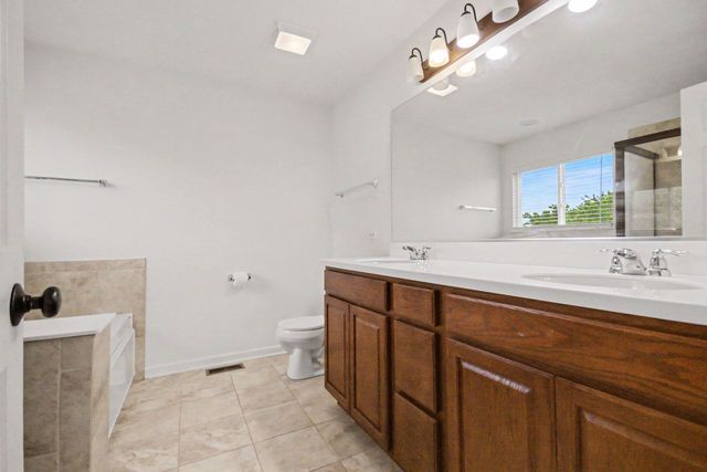 1911 Willoughby Lane, Joliet, IL 60431