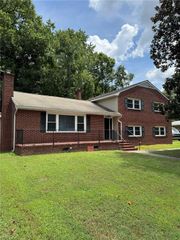 90 Glade RD, Newport News, VA 23606