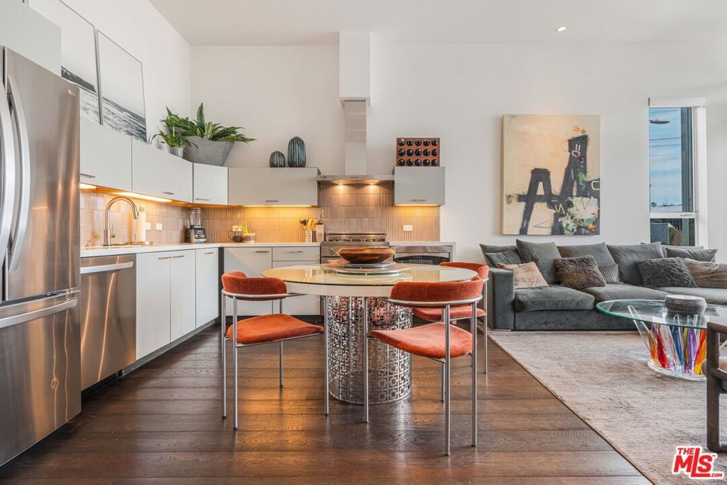 Image 1 of property listing at 751 N Fairfax Avenue 4, Los Angeles, CA 90046